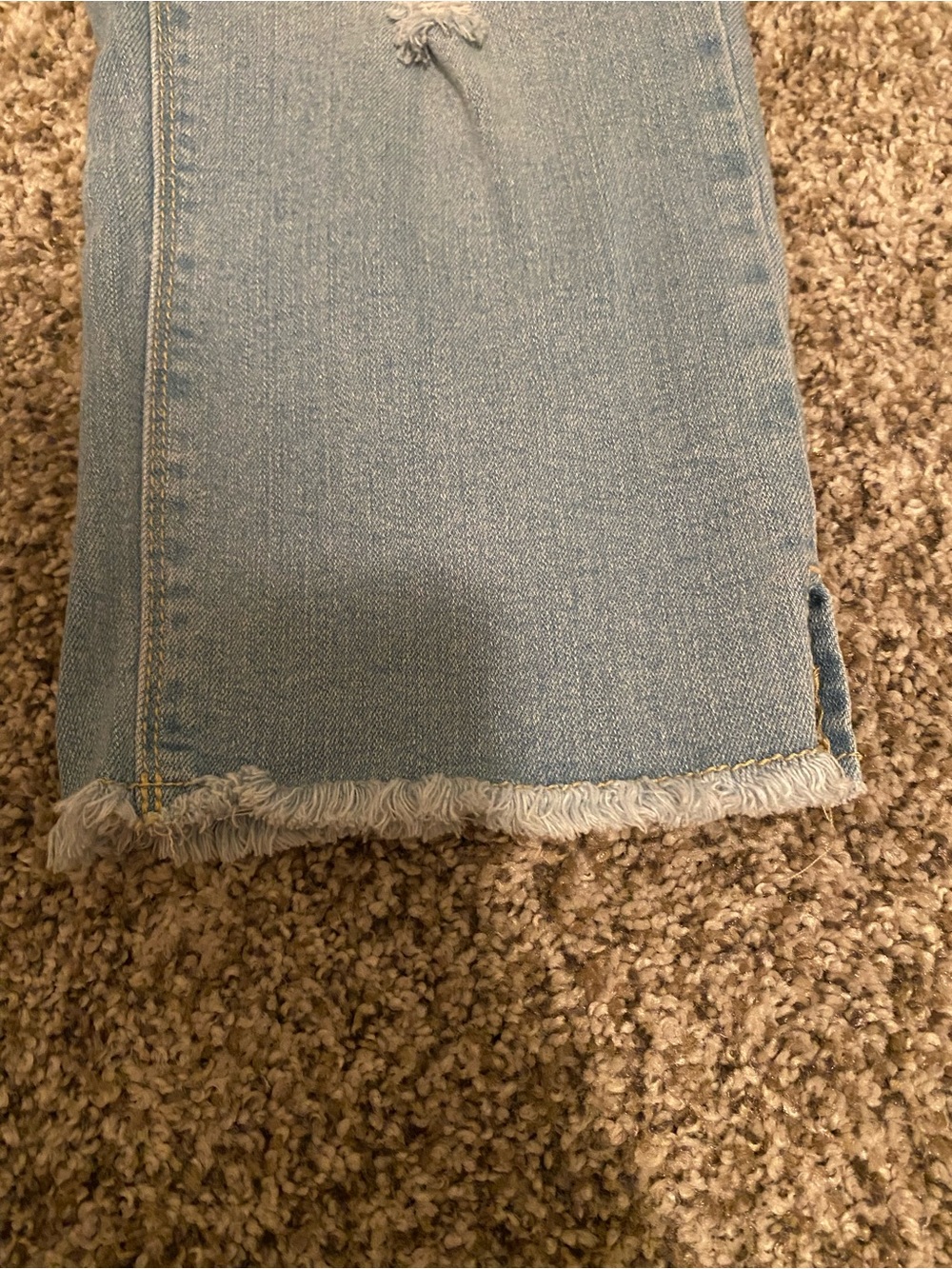 Light Wash Distressed Cropped Jeans Cato Brand Size 10 with Frayed Hem - Picture 3 of 14